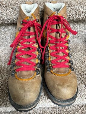 Dsquared Men’s Brown Hiking Leather Boots with Red Laces